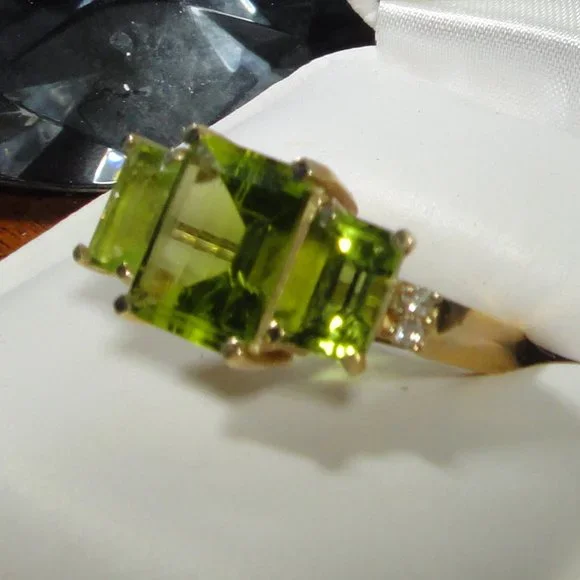 Peridot Ring - Picture 5 of 10